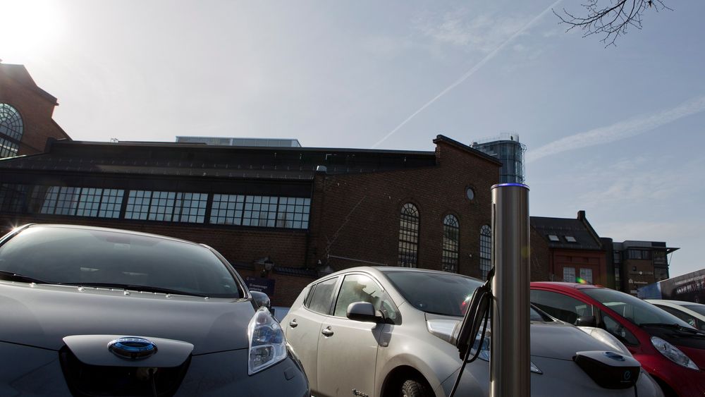 En Tesla S som kjører på strøm fra et kullfyrt kraftverk vil slippe ut mer enn dobbelt så mye CO2 under kjøringen som den bensindrevne hybridbilen Toyota Prius gjør. 