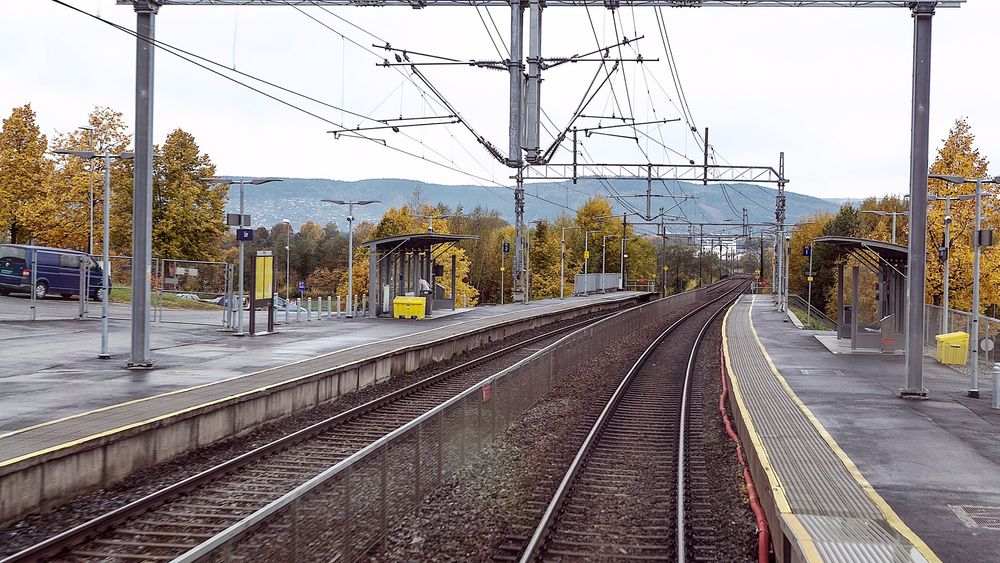 Sintef-forsker Arnt Gunnar Lium mener avgifter og subsidier kan føre til en jevnere bruk av jernbanesporene enn i dag. 