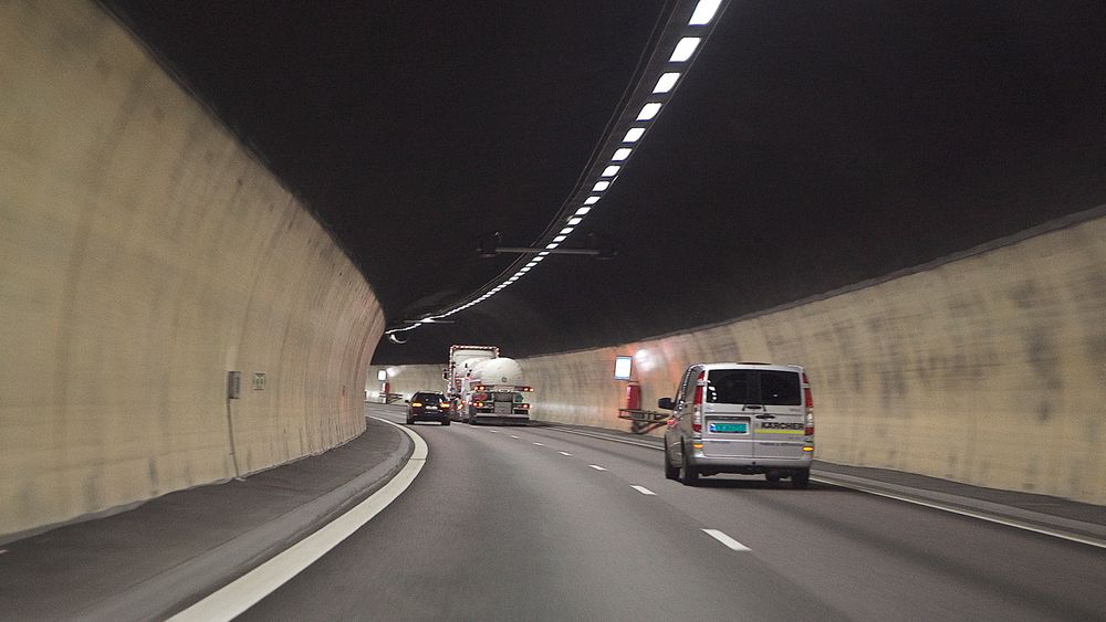 Nødnettet skal på plass først, men deretter blir det klart for DAB i norske vegtunneler. De som allerede har FM blir oppgradert, mens nye riksvegtunneler må være over 500 meter. 