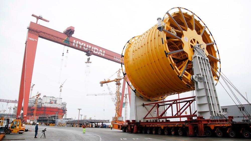Sikker: Lossesystemet på Goliat blir et av de sikreste laget for offshoreoperasjoner, og det er også det største av sitt slag. Her er trommelen på verftet i Korea, hvor den skal monteres på plattformen.