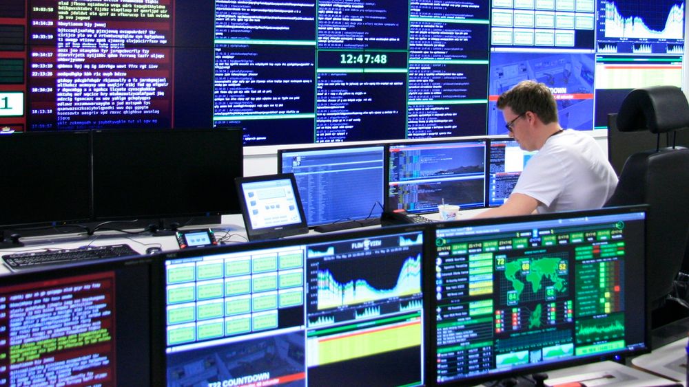Når nasjonal sikkerhetsmåned kjøres i gang fra denne uken, er utgahgspunktet at de fleste bedriftene ikke er klar over verken risiko eller faktiske angrep. Her fra datatrafikkovervåking hos Nasjonal sikkerhetsmyndighet.