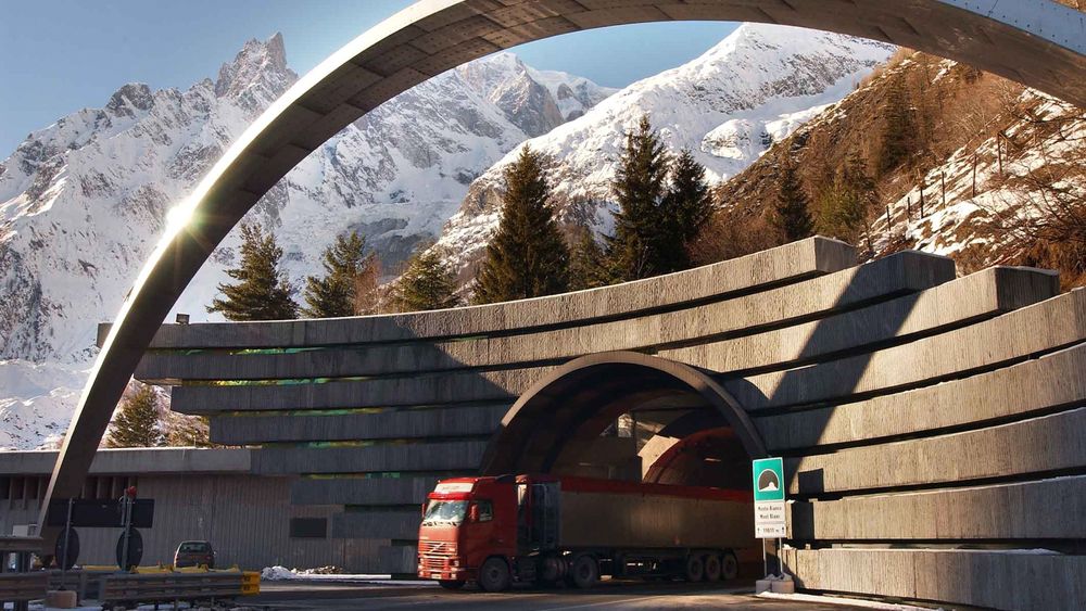 Mont Blanc-tunnelen. Inngangen på italiensk side.                     