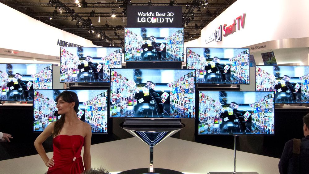 Trykker på knappen: LG har fortalt verden at andre halvår neste år går startskuddet for masseproduksjon av OLED-TV-er. Men vær advart. De blir ikke billige før om mange år. 