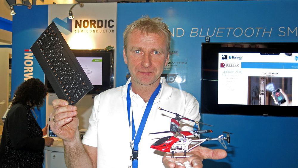Selger blått i Barcelona: Alf Helge Omre fra norske Nordic Semiconductor er ansvarlig for lavenergiversjonen av Bluetooth som de selger inn i alt fra lekehelikoptre til tastaturer 