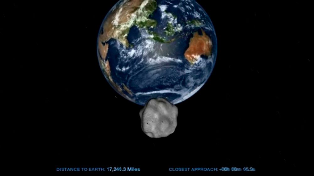 Asteroiden 2012 DA14 passerer bare 27.700 kilometer over hodene våre.  