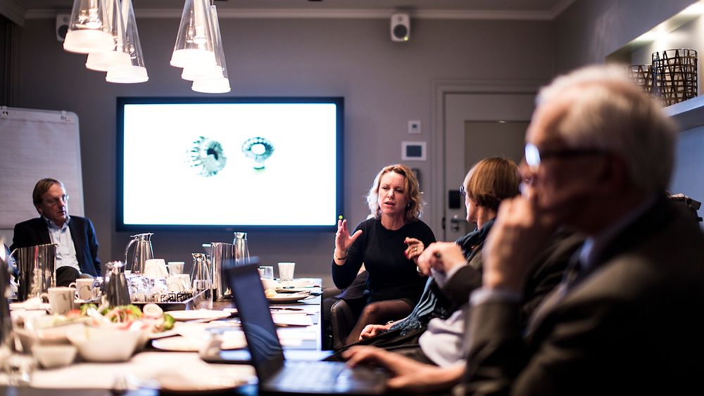 Under prisutdelingen på Grand Hotel den 6. februar skal det deles ut en teknologilederpris, samt en hederspris. Her er Liv Kari Hansteen (RIF) og andre jurymedlemmer under fjorårets juryering av Ingeniørbragden.
