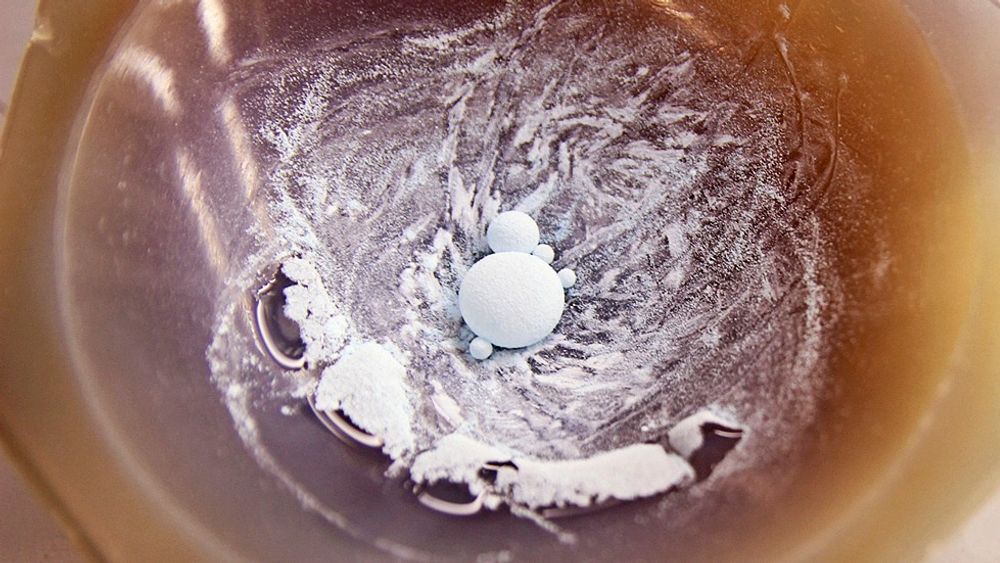 Vannavstøtende overflate stabiliserer aerogel i fuktig luft og forlenger levetiden på materialet.  