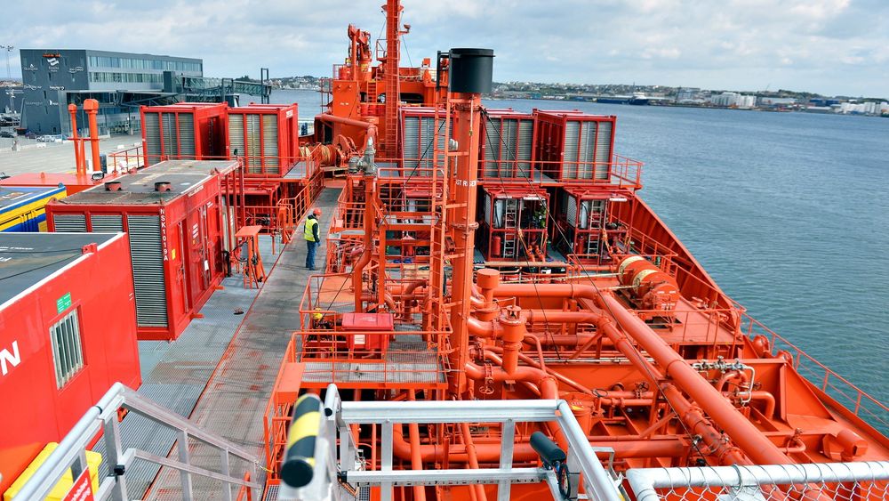 Brønnstimulering: Tankbåten Siri Knutsen er ombygd for å kunne injisere store mengder natriumsilikat i Snorre-reservoaret.  