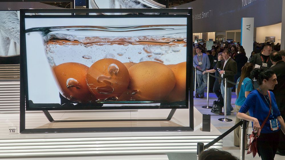 Enorm: Samsung vil ikke si om deres nye 110 tommer Ultra HD TV kommer til Norge, men lillebror på 85 tommer burde klare seg for de fleste. Lydanlegget er bygget inn i den spesielle rammen. 