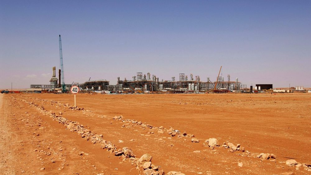 Arkivbilde av gassanlegget i Amenas i Algerie, der Statoil er en av operatørene.  Flere utlendinger er bortført i et angrep på anlegget onsdag. 