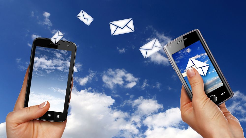 Forbrukerne får mer av alt både på mobiltelefoni og bredbånd, og de betaler mindre. Helt greit, mener Post- og teletilsynet. 