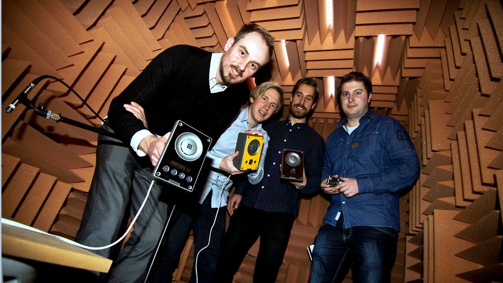 Tom-André Tarlebø (fra venstre), Simen Kjellberg, Fredrik Edlund og Erik Bjørkander var alle under 30 år da de utviklet Zenitels Stentofon Turbine. Nå merker selskapet ingeniørmangelen.