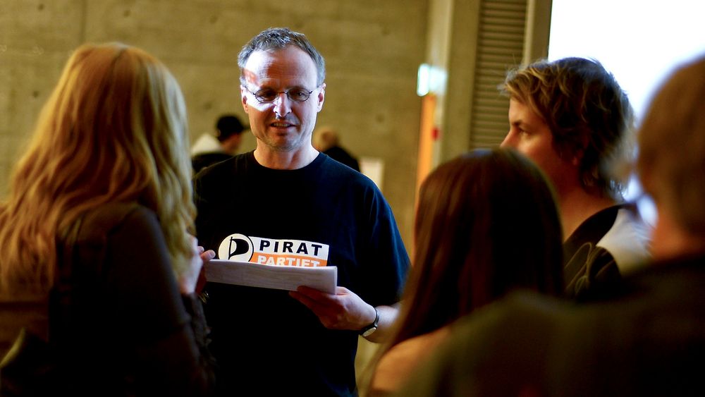 Opera-direktør Håkon Wium Lie kaprer studenter med sitt engasjement. Nå fronter han Piratpartiets underskriftskampanje.
