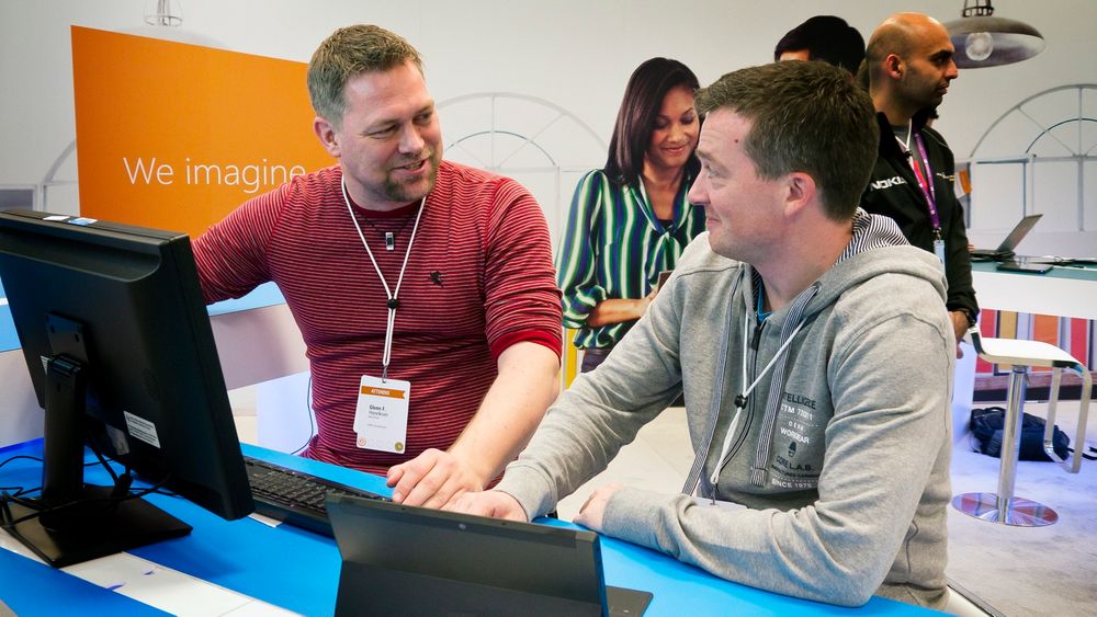 Vinnere: Glenn Henriksen i Evry og Geir-Tore Lindsve fra Webtop Solutions vant Microsofts Hackathon for lynrask utvikling av sin nettskykoblede restarantapp.