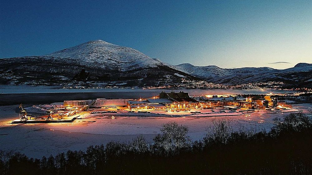Risikerer bøter: I en rapport fra bedriften Novatek står det at smelteverket til Elkem i Sørfold kommune i Nordland har deponert 319 503 kubikkmeter masse i deponiet sitt. Det er 219 503 kubikkmeter mer enn tillatt.  