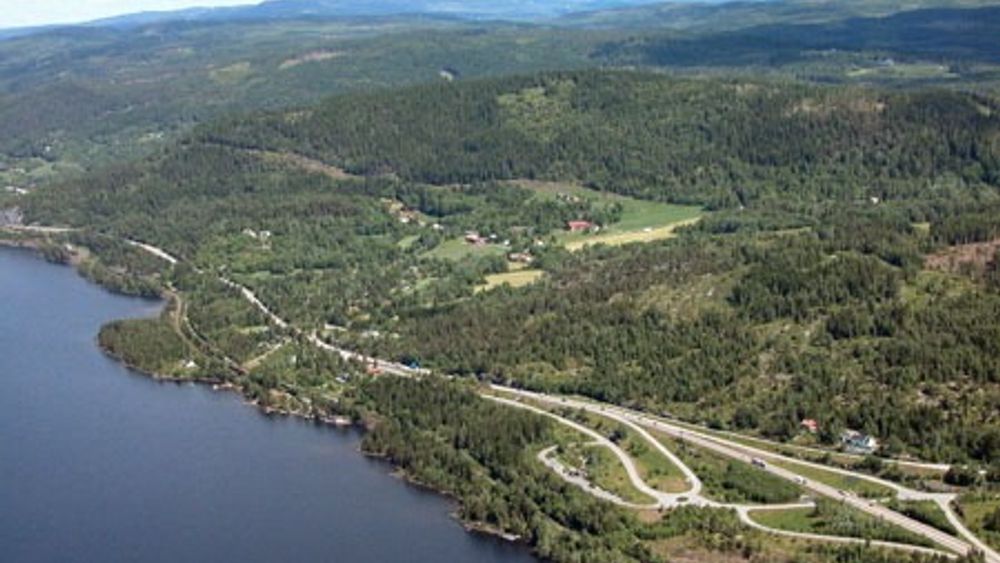 FELLES: Her, langs Mjøsas østside, starter snart anleggsarbeidene for nye E6 og dobbeltsporet jernbane mellom Strandlykkja og Brøhaug. 