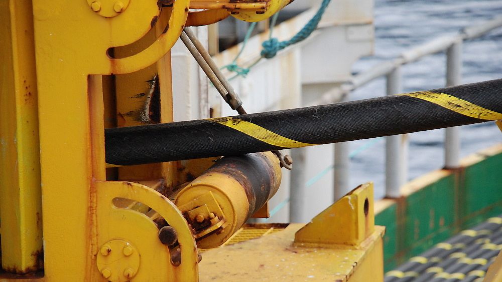 Regjeringen må gjøre det tydelig overfor EU-kommisjonen at den ikke lenger ønsker at Northconnect-kabelen fjernes fra EUs liste over prioriterte energiprosjekter, mener konserndirektør for Energi i Lyse, Ole Gabrielsen.