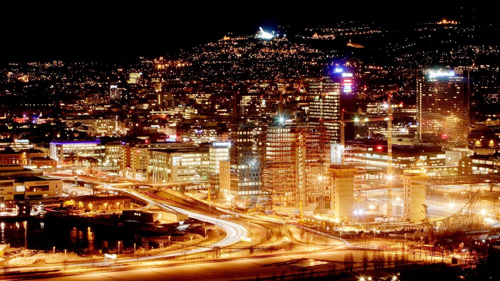 OSLO BY NIGHT: Innføringen av nye avanserte strømmålere (AMS) kan gi ondsinnede inntrengere muligheten til å ta over strømforsyningen i et område, som for eksempel her i Oslo sentrum.