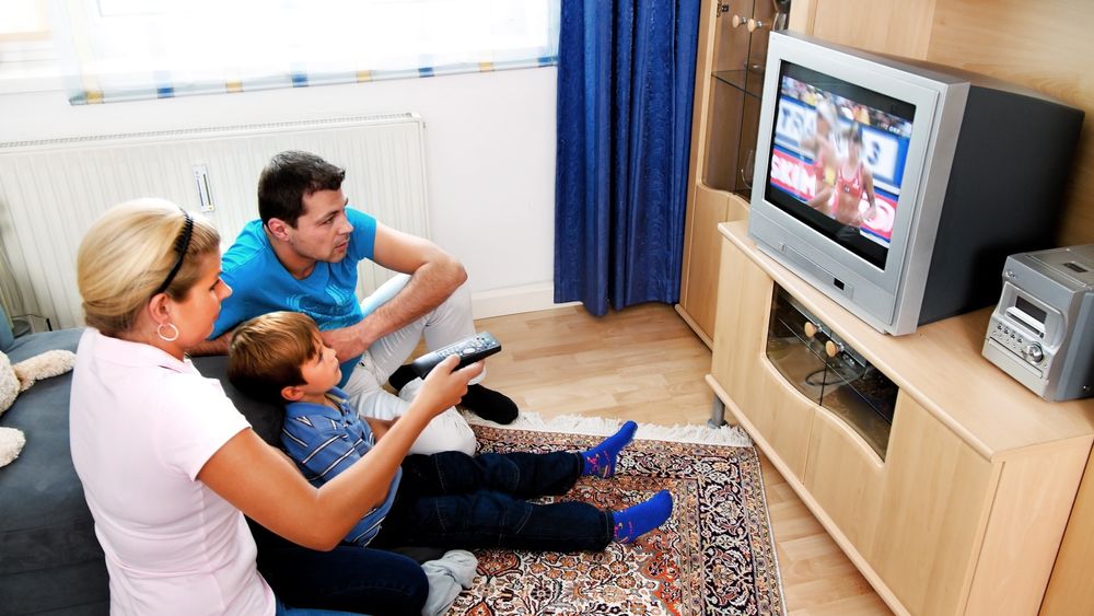 Det finnes fortsatt en million CRT-TV-er i norske hjem, ifølge Elektronikkbransjens undersøkelser. Det gir håp om godt TV-salg også i årene fremover.