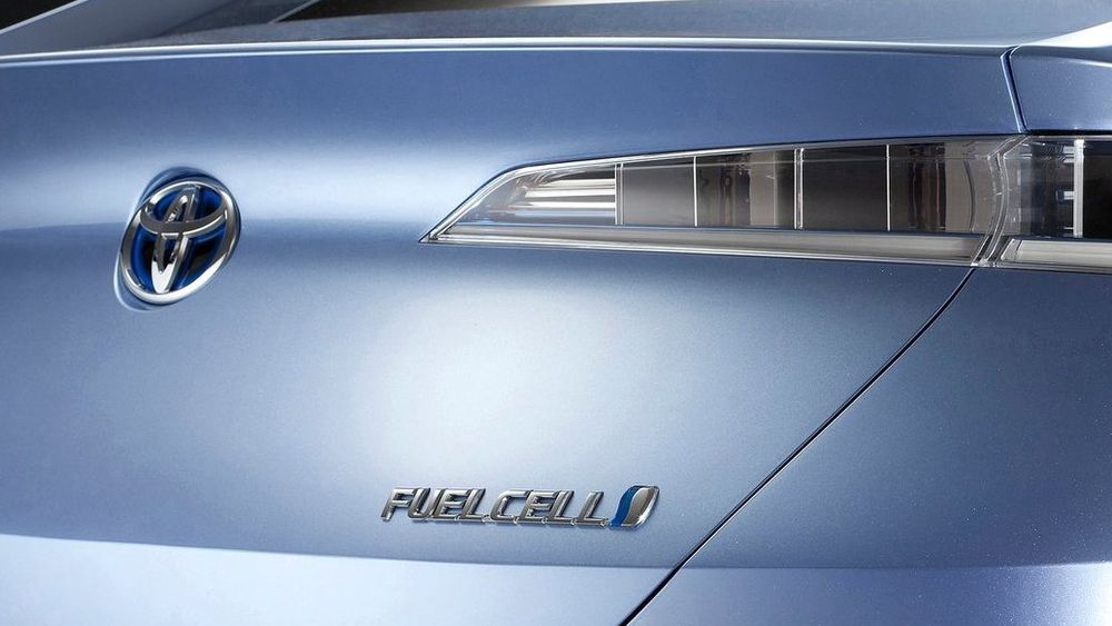 Toyota har varslet en serieprodusert brenselcellebil på markedet i 2015. Siste hydrogenkonsept ble vist første gang for et år siden, nemlig denne FCV-R. 
