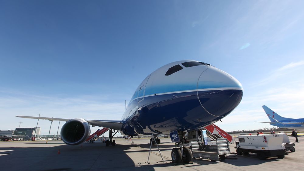 Boeing har begynt å skifte ut batteriene på eksisterende Dreamliner-fly. 