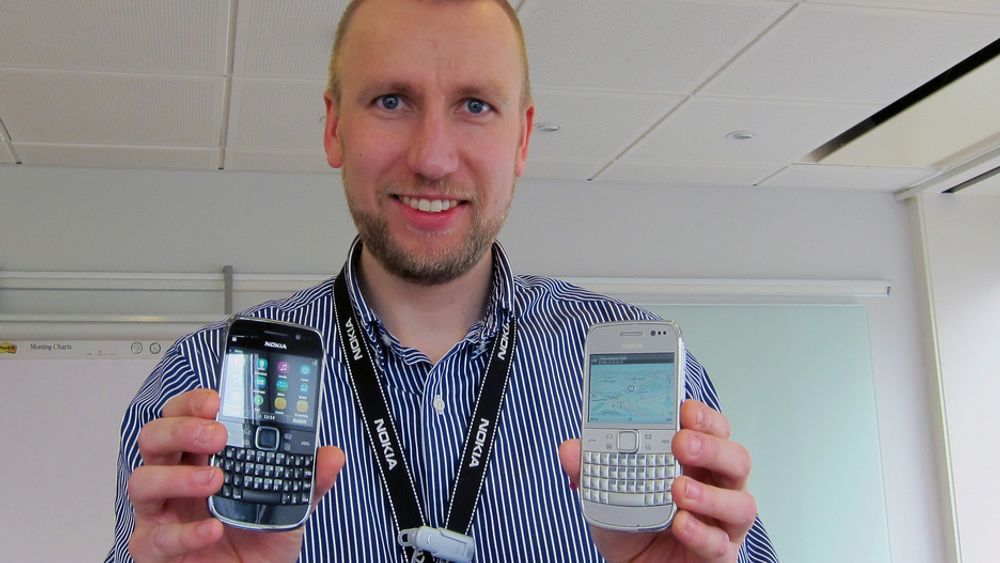 TILBAKE I RACET:Produktsjef i Nokia, Bjørn Brekke, viser frem en svært oppgradert utgave av Nokias storselger, E6