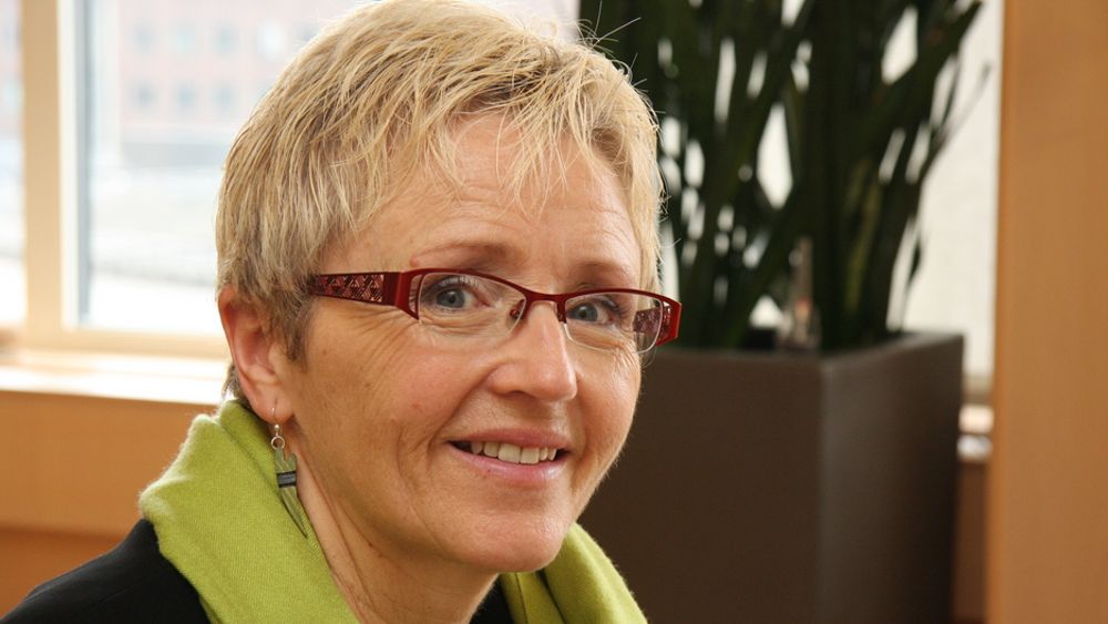 IKKE UNIVERSELL: Liv Signe Navarsete har kommet frem til at kravene om universell utforming er for strenge og begynner å løsne på kravene.