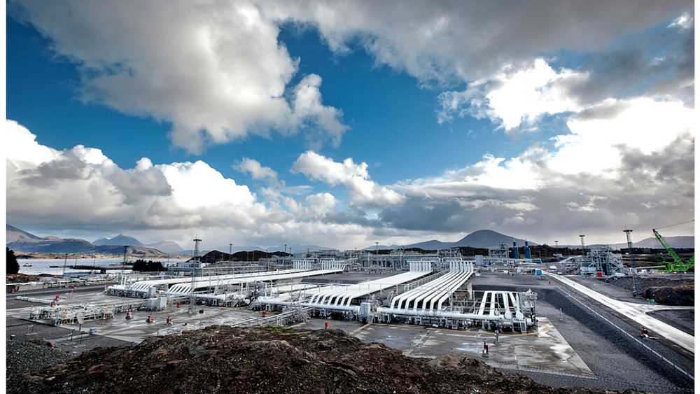 FÅR RABATT: Statnett er ikke fornøyd med å måtte gi petroleumsindustrien samme rabatt på sentralnettstariffen som den kraftintensive industrien. Bildet viser Shells anlegg på Nyhamna i Møre og Romsdal.