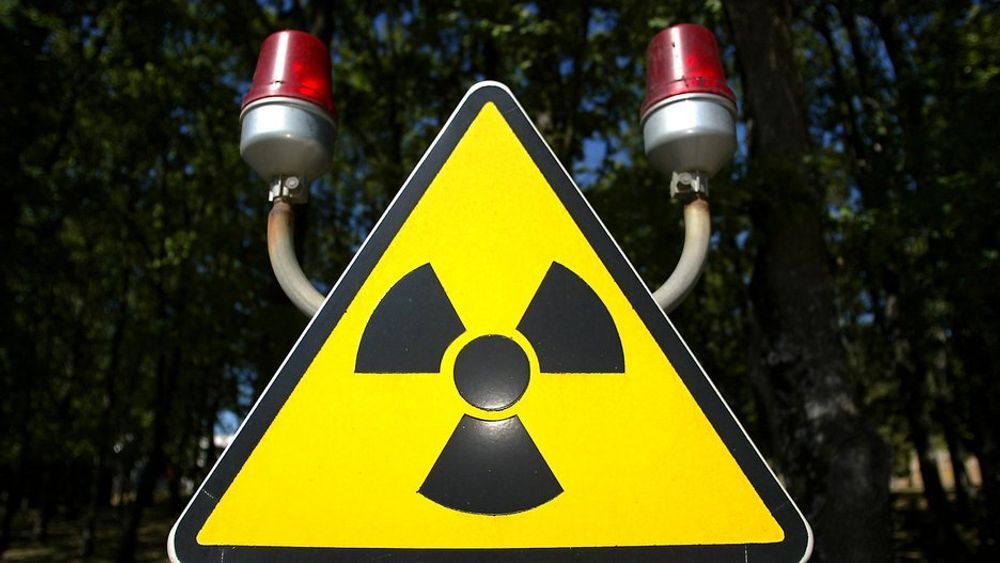 Gamle atomreaktorer og annet radioaktivt materiale ligger dumpet i sjøen i Barentshavet og Karahavet. Nå skal miljøtilstanden kartlegges.
