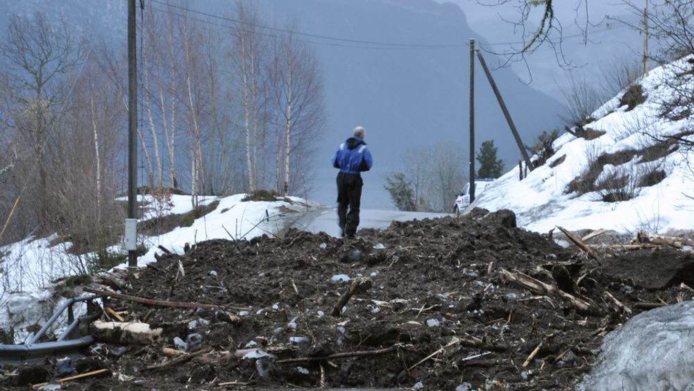TIDLIG: NVE åpner for systematisk varsling fra publikum for å kunne vurdere fare for ras og skred så tidlig som mulig. Her fra Balestrand tidligere i år.
