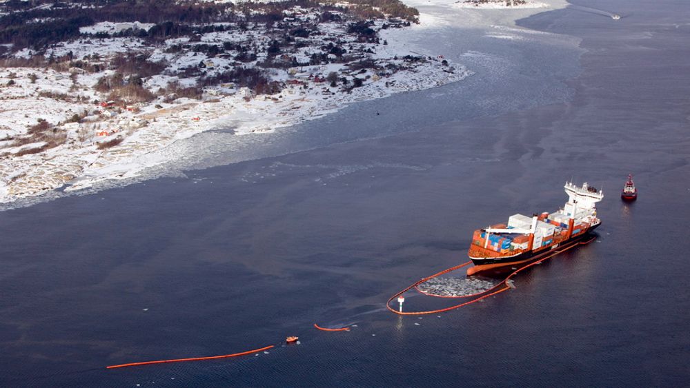 FEIL KURS: Det islandkse skipet Godafoss var åpenbart på feil kurs og oppdaget det for seint til å korrigere den i tide.