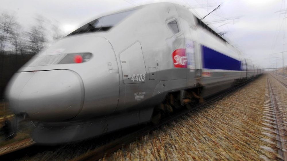 GÅR UNNA: Franske TGV-tog er det allerede god fart i. Frankrike staser nå tungt på bane i årene fram mot 2015.