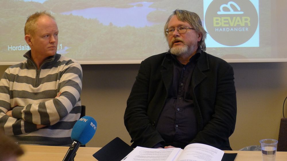 ENØK: Lars Haltbrekken i Naturvernforbundet og energirådgiver Svein Roar Brunborg er enige i at energieffektivisering er løsningen på kraftsituasjonen i Bergen. Ikke kraftledningen Sima-Samnanger.