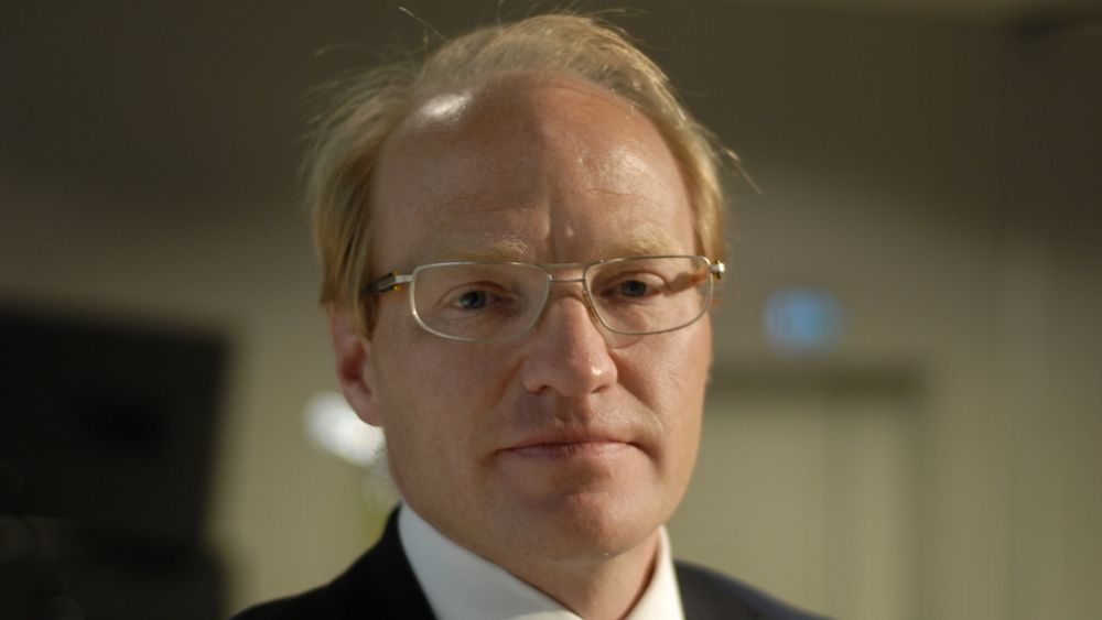 INNSIDEHANDEL: Advokat Peter Aall Simonsen, partner i Simonsen Advokatfirma, mener det norsk-svenske elsertifikatmarkedet bør få regler som hindrer innsidehandel og kursmanipulasjon.
