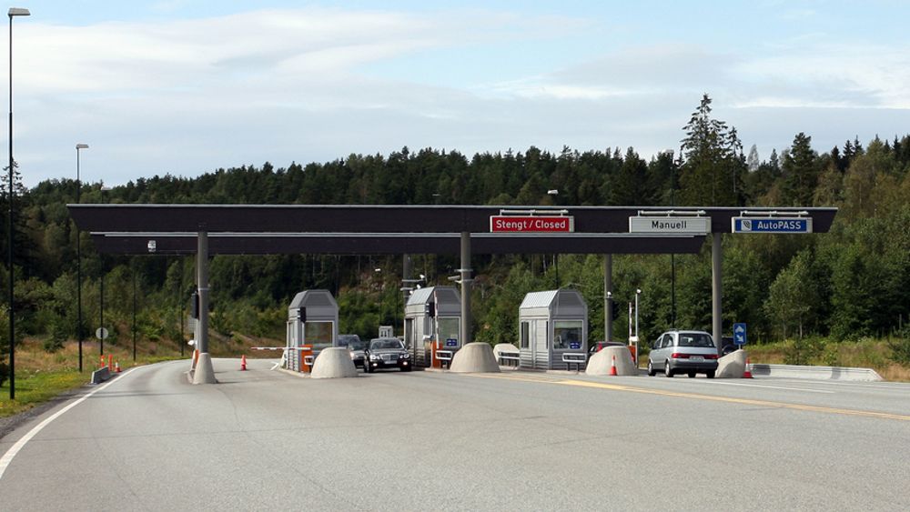 Bomstasjonene på begge sider av Oslofjordtunnelen forsvinner trolig i 2012. Da er de nødvendige 1,3 milliarder kronene hentet inn fra bilistene.