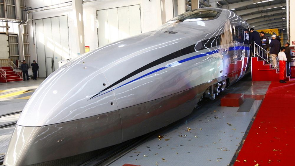 Kina lanserte 23. desember i Qingdao denne modellen av et lyntog som kan gå i 500 kilometer i timen.