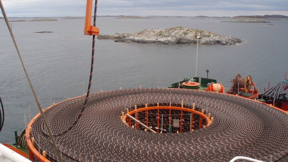 KOSTER: Skal man legge sjøkabel i Hardanger, vil det bli 9 milliarder dyrere, mener Energi Norge. ILLUSTRASJONSFOTO.