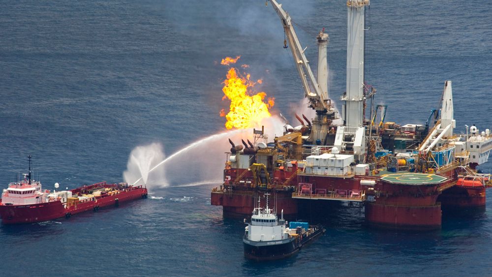 En domstol i USA har beordret stans i olje- og gassboringen i Tsjuktsjerhavet utenfor Alaska i påvente av mer grundige miljøutredninger av konsesjoner som ble gitt i 2008. Miljøorganisasjoner mener katastrofen i Mexicogolfen viser hvor viktig miljøutredninger er.