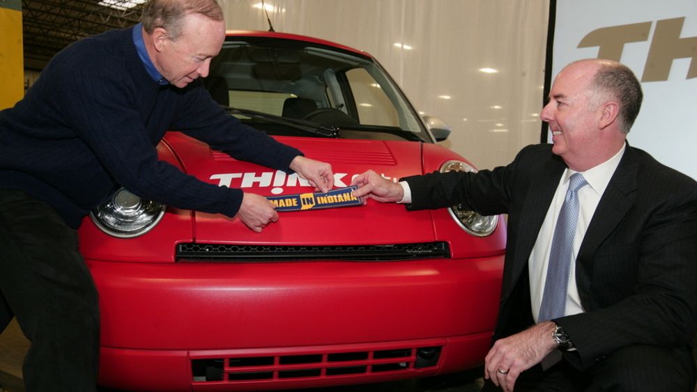 TIL USA: Denne uka presenterte Indiana-guvernør Mitch Daniels (t.v) og Think-sjef Richard Canny planene om å starte produksjon av elbilen i Elkhart.