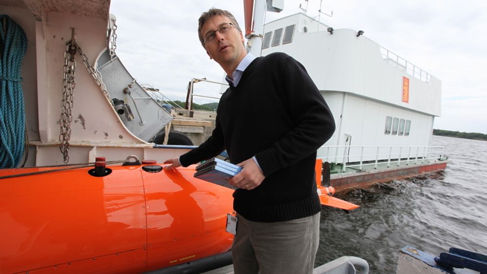 AUTONOM: Bjørn Jalving har vært med på utviklingen av Hugin siden starten av 1990-tallet. Nå håper han farkosten er autonom nok til å dykke under pol-isen.