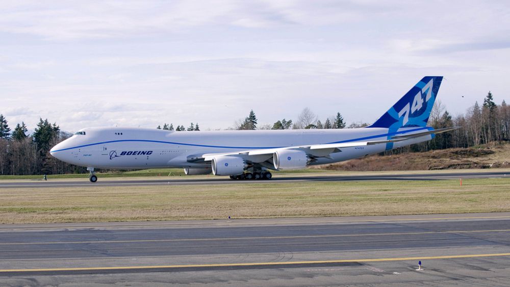 Fraktversjonen av nye 747-8 fløy for første gang mandag.