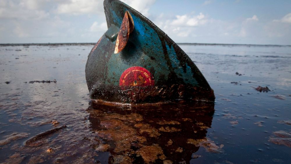 BETALER: BP blar opp nærmere 5,5 milliarder kroner for å dekke skader etter oljeutslippet i Mexicogolfen. Justisdepartementet kaller det første skritt i oppfylling av selskapets forpliktelser.