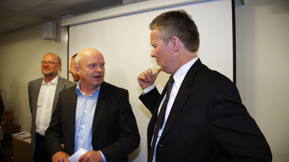 FRITT FREM: Påtroppende konsernsjef Terje Mjøs (t.h.) og påtroppende visekonsernsjef John Arne Haugerud har fritt leide til å fusjonere sine selskaper.