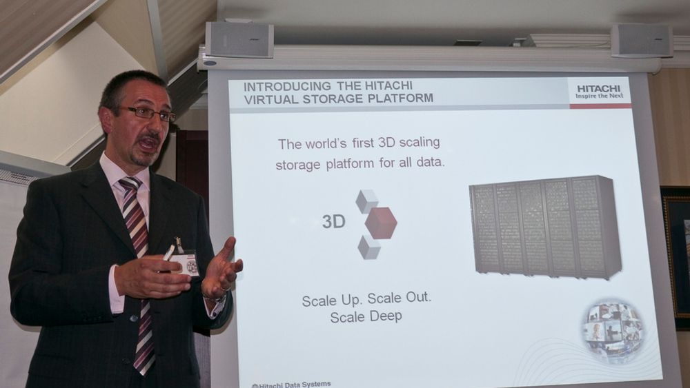 3D: Bob Plumridge, direktør for teknisk markedsføring for Hitachi Data Systems i Europ,a mener ny teknologi må til for å få plass til alt vi lagrer digitalt.