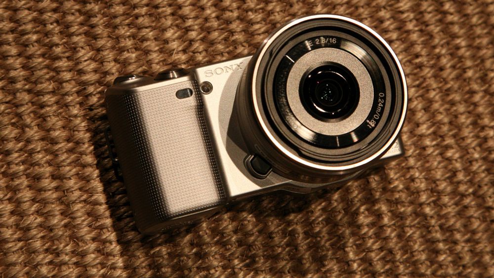 Sony NEX-3 og NEX-5 skal kombinere det beste fra speilrefleks med det beste fra kompaktkameraene, ifølge Sony.