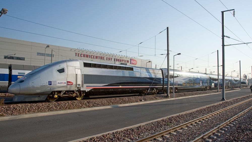SØLVPILEN: Med en fart på mer enn 540 km/h skal dette toget sette ny fartsrekord i påsken.