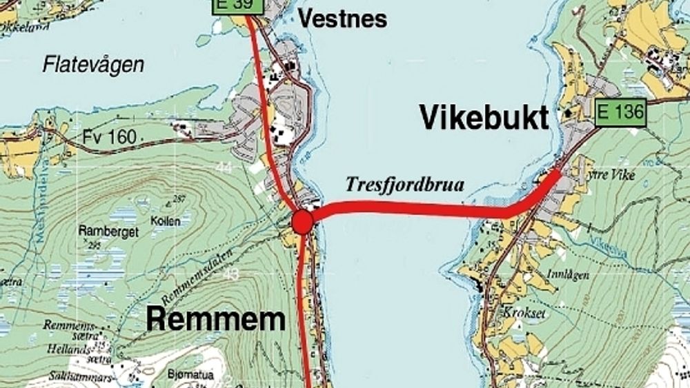 Den røde linjen over fjorden markerer traséen til Tresfjordbrua. Vegvesenet håper på stortingsbehandling til høsten og byggestart neste år.