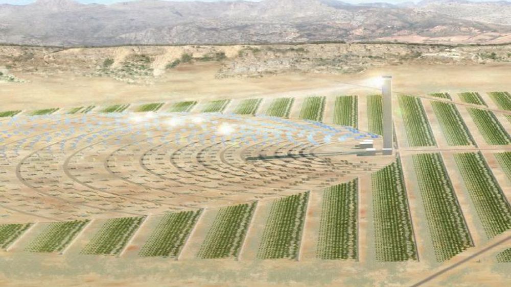 SOLENERGI: Slik ser Bellona for seg at Sahara Forest project kan se ut. Prosjektet skaper energi ved konsentrert solkraft. Dermed kan man hente sjøvann til avsalting og skape en grønn oase hvor man dyrker mat og alger til biodrivstoff, samt planter trær i omgivelsene.
