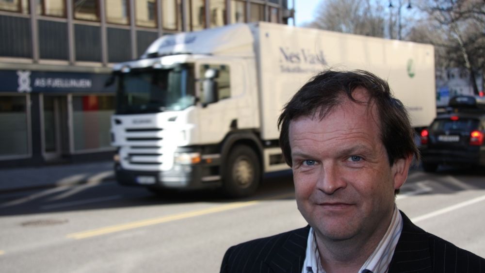 SLAKTER VEIVEDLIKEHOLD: - Transportbransjen lider under for dårlig drift og vedlikehold av veiene, sier fagsjef for vei i Norges Lastebileier-Forbund, Terje Grytbakk.