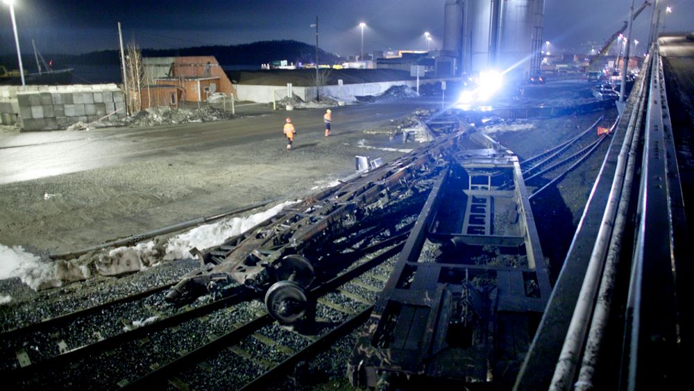 TRAGISK ULYKKE: Tre menn mistet livet da 16 godsvogner fra Alnabru skiftestasjon raste inn på terminalen på Sjursøya i Oslo ved 13-tiden onsdag 24. mars.